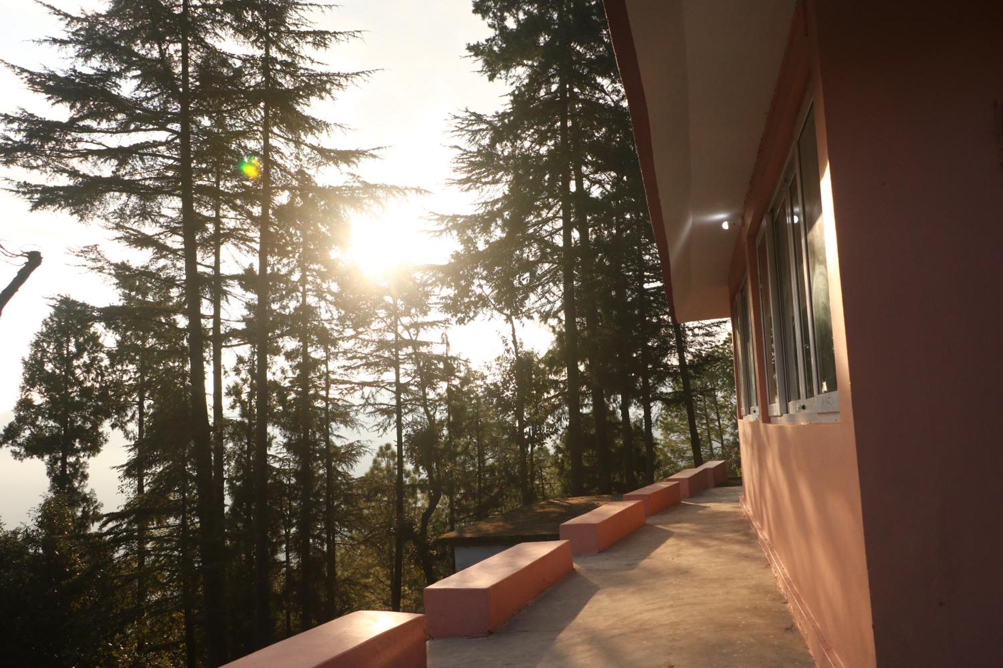The Deodar Inn Pauri Εξωτερικό φωτογραφία
